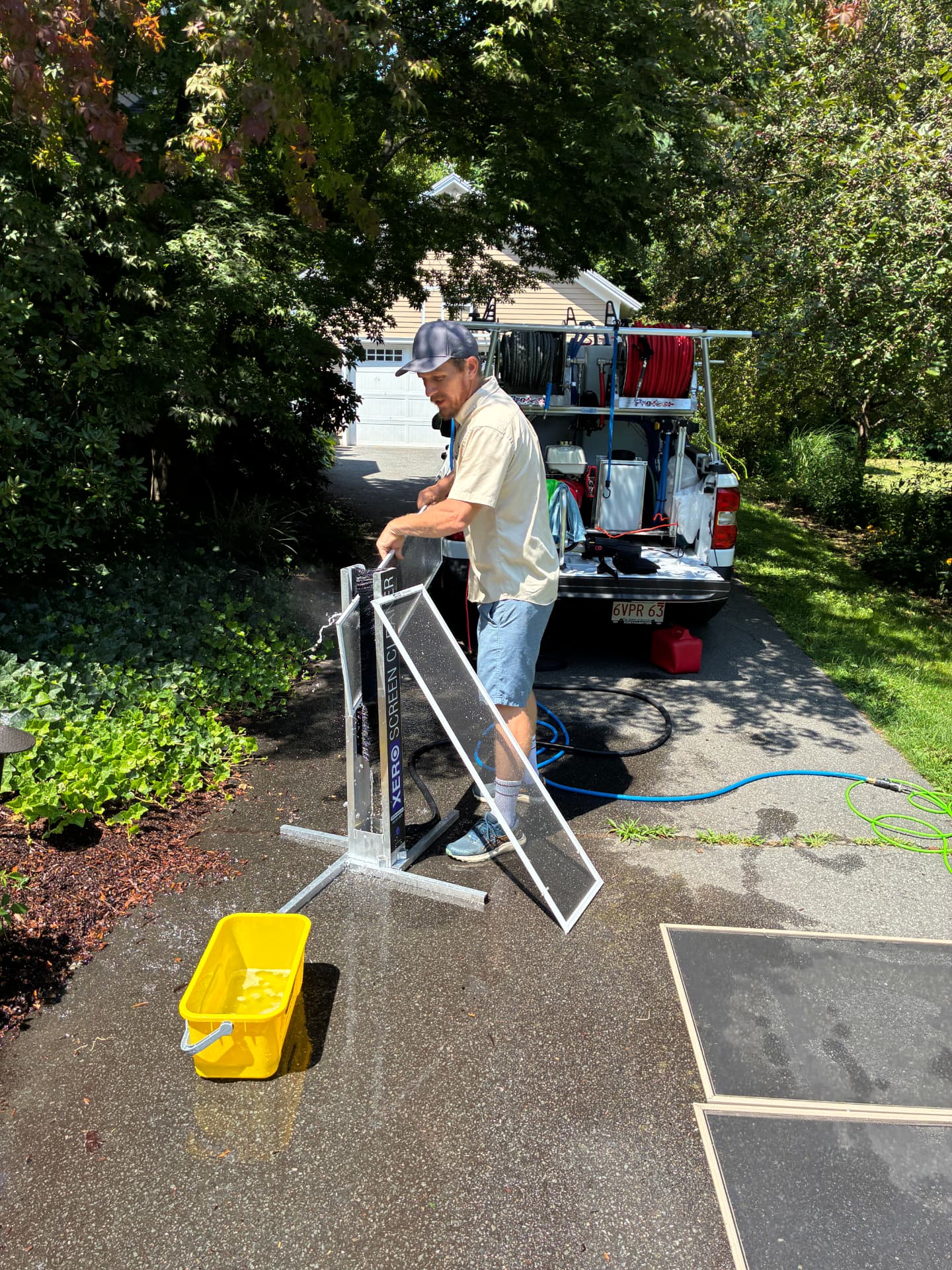 Window screen cleaning on site